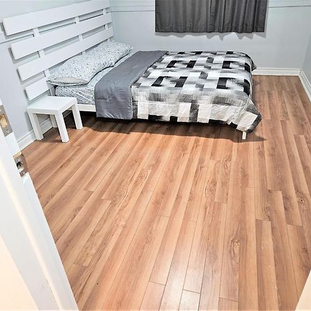 Modern Quiet Home By The Airport Mississauga Ngoại thất bức ảnh