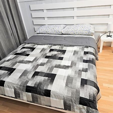 Modern Quiet Home By The Airport Mississauga Ngoại thất bức ảnh