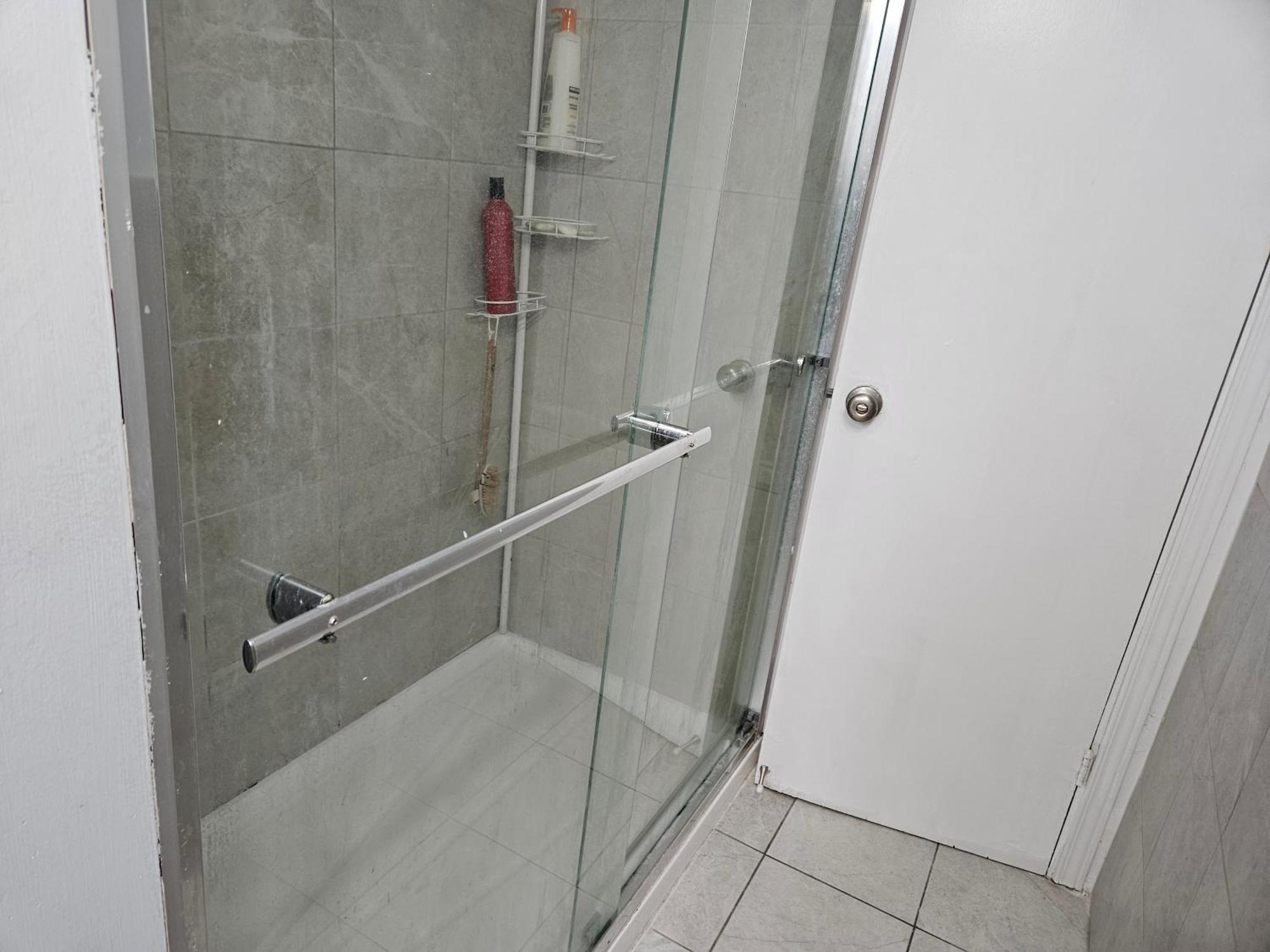 Modern Quiet Home By The Airport Mississauga Ngoại thất bức ảnh