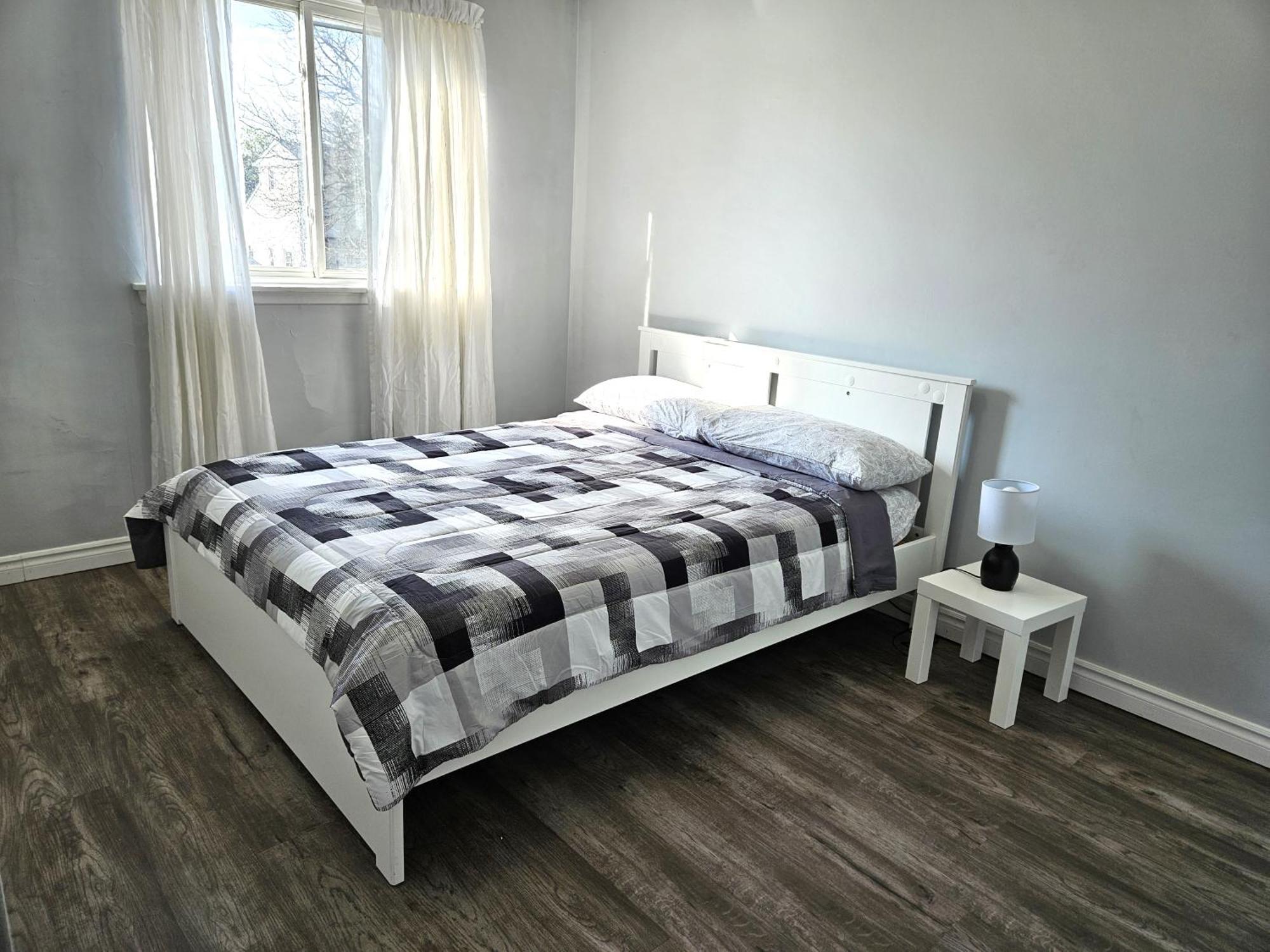 Modern Quiet Home By The Airport Mississauga Ngoại thất bức ảnh