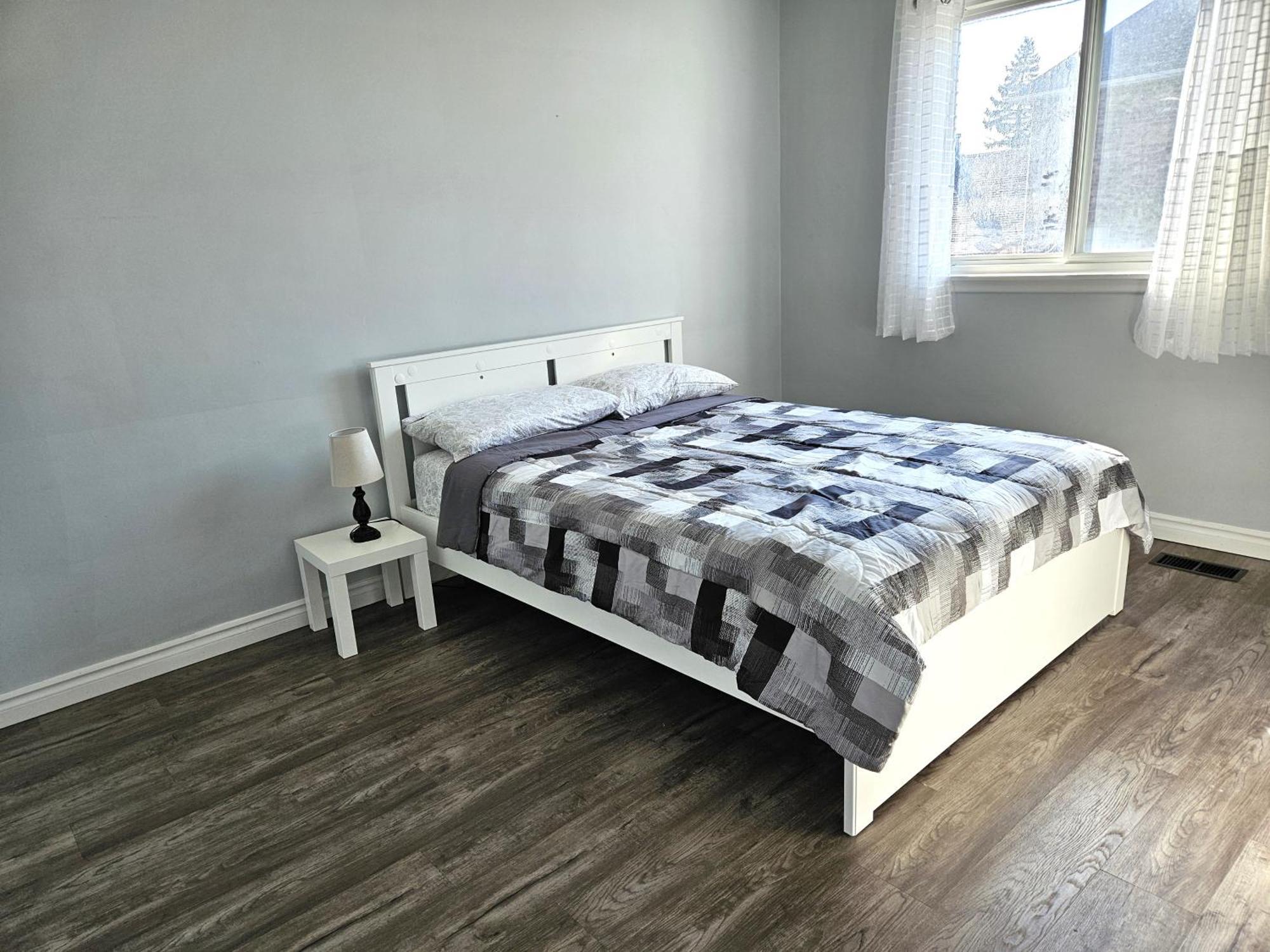Modern Quiet Home By The Airport Mississauga Ngoại thất bức ảnh