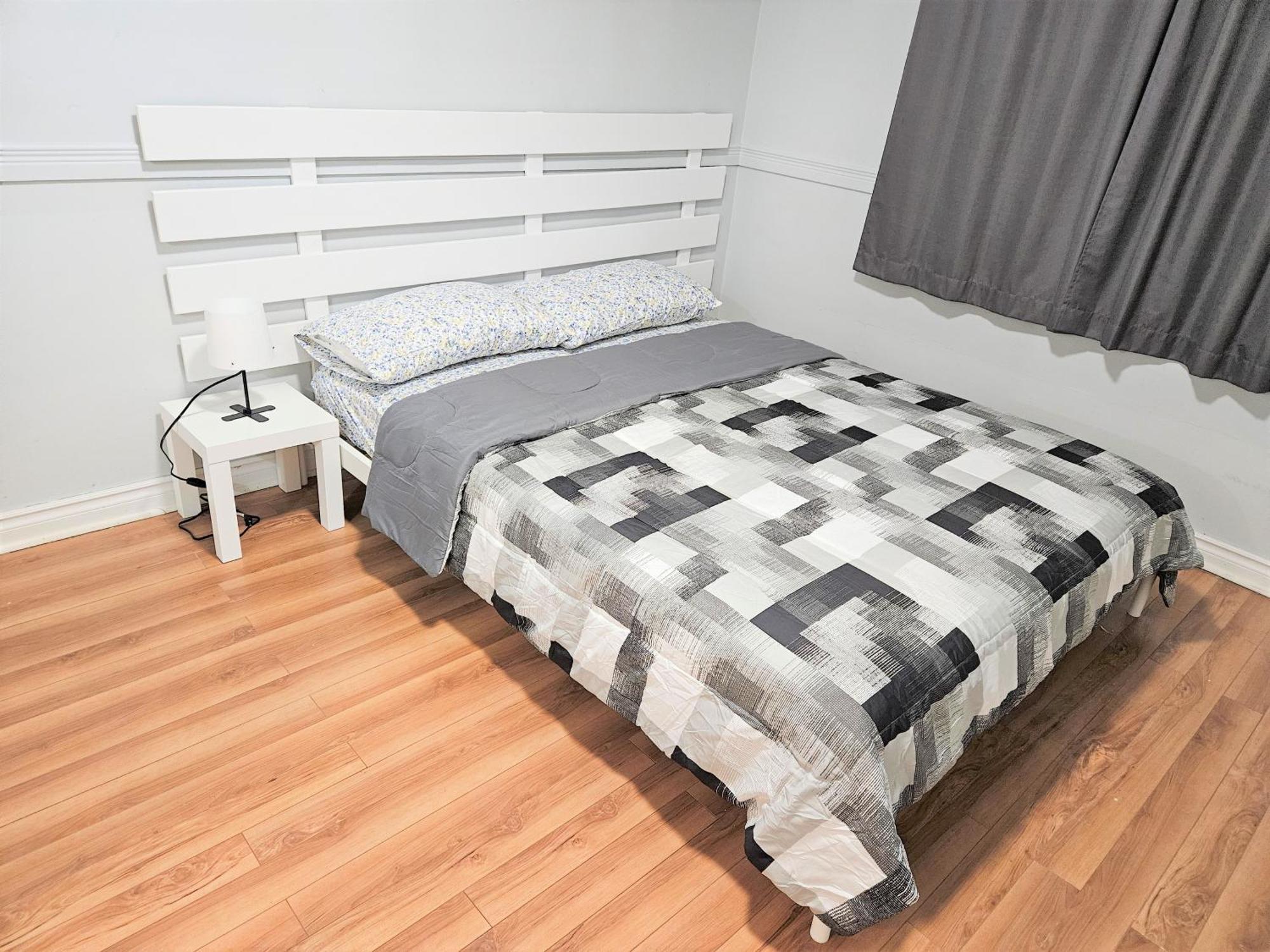 Modern Quiet Home By The Airport Mississauga Ngoại thất bức ảnh